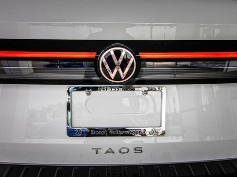 New 2026 Volkswagen Taos SE image 16
