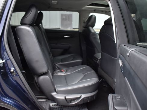 Used 2022 Toyota Highlander XLE image 24