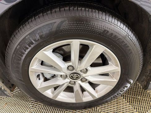 Used 2025 Toyota Camry LE image 11