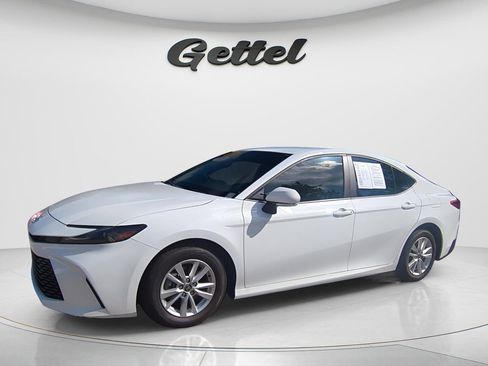 Used 2025 Toyota Camry LE FWD image 1