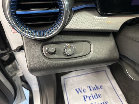 Certified 2025 Chevrolet Trax LT w/ LT Convenience Package image 24