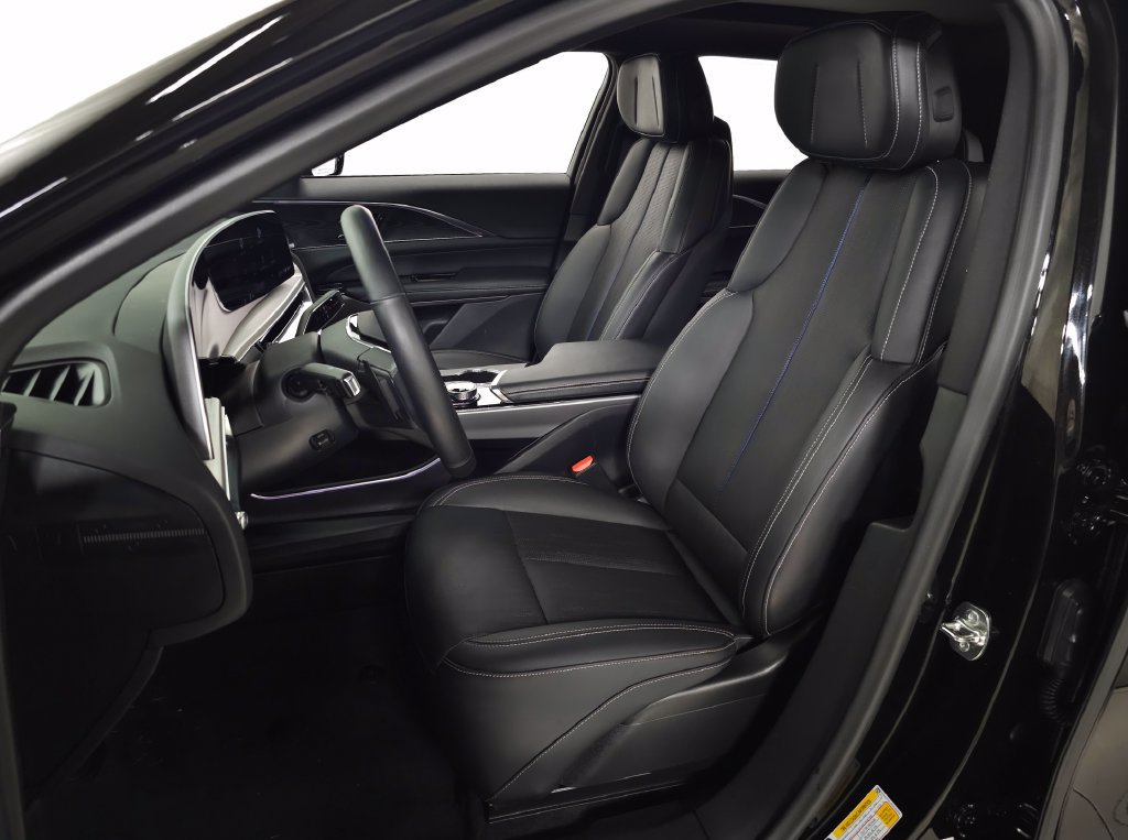 Certified 2024 Cadillac Lyriq Sport w/ LPO, Floor Liner Package AWD/4WD image 20