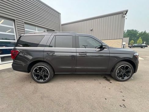 Used 2024 Ford Expedition Limited AWD/4WD image 4