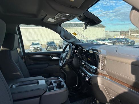 New 2026 GMC Sierra 1500 SLE w/ Preferred Package image 19