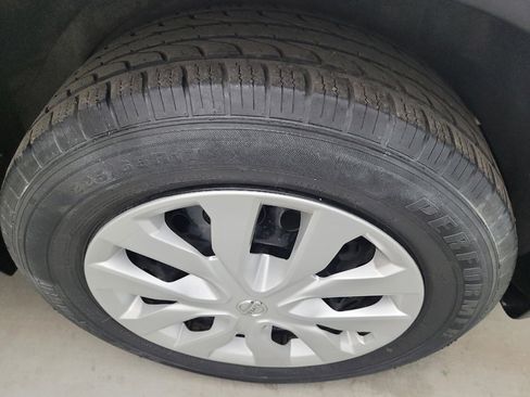 Used 2015 Nissan Rogue S image 31