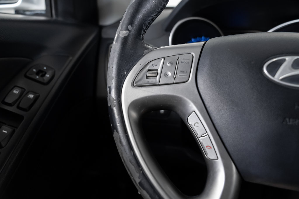 Used 2010 Hyundai Tucson Limited w/ Premium Pkg 4 FWD image 29