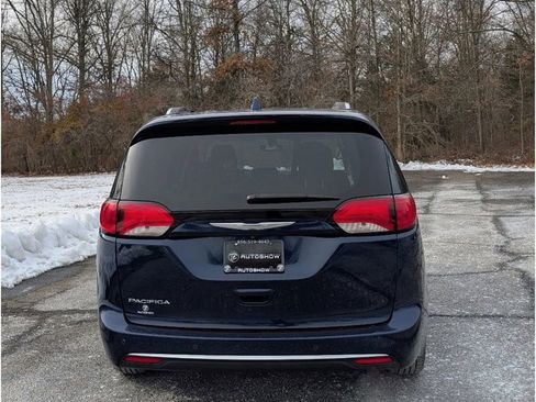Used 2018 Chrysler Pacifica Touring-L Plus image 6