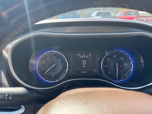 Used 2019 Chrysler Pacifica Touring Plus w/ Tire & Wheel Group FWD image 16