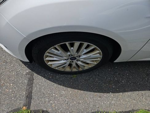 Used 2018 Ford Focus Titanium FWD image 3