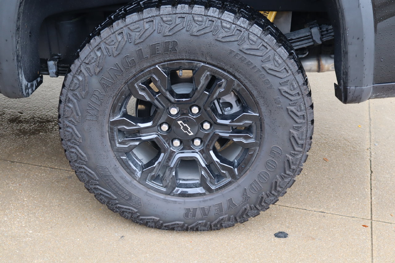 Used 2026 Chevrolet Silverado 1500 ZR2 w/ Dark Appearance Package AWD/4WD image 31