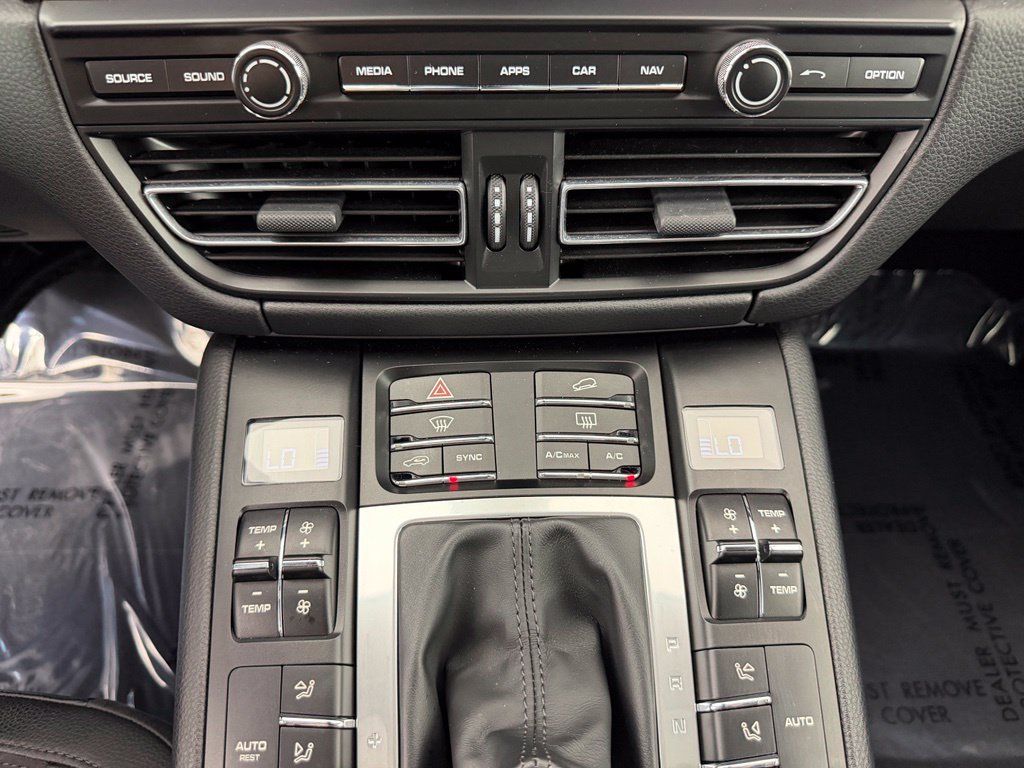 Certified 2021 Porsche Macan S AWD/4WD image 33