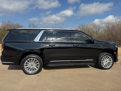 Certified 2024 Cadillac Escalade ESV Premium Luxury w/ Performance Package image 6