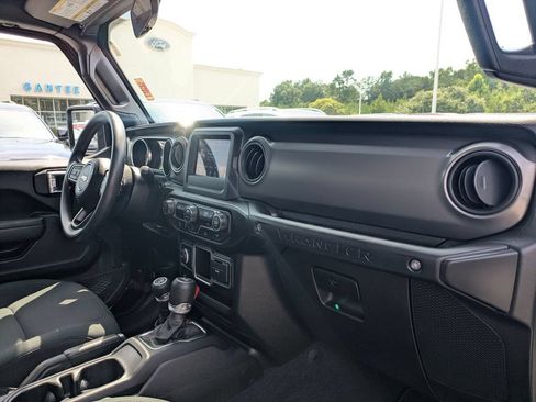 Used 2022 Jeep Wrangler Unlimited Sport AWD/4WD image 35