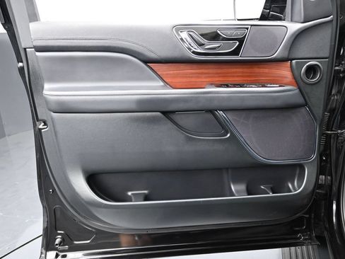 Used 2024 Lincoln Navigator Premiere AWD/4WD image 18