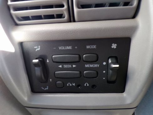 Used 1998 Ford Explorer Limited image 10