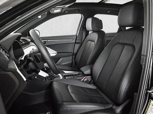 Certified 2025 Audi Q3 2.0T Premium w/ Convenience Package image 17