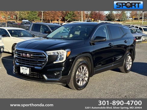 Used 2023 GMC Terrain SLT image 1