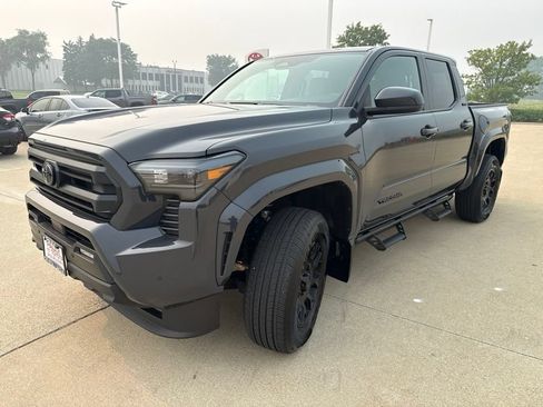 Used 2025 Toyota Tacoma SR5 AWD/4WD image 6