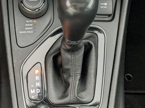 Certified 2021 Jeep Cherokee Limited AWD/4WD image 23