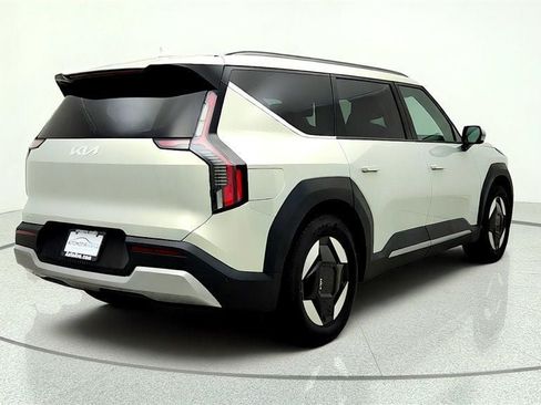 Used 2024 Kia EV9 Wind AWD/4WD image 5
