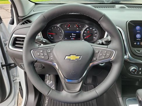 Used 2024 Chevrolet Equinox LT FWD image 24