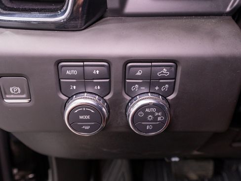Used 2024 GMC Sierra 3500 Denali Ultimate AWD/4WD image 35