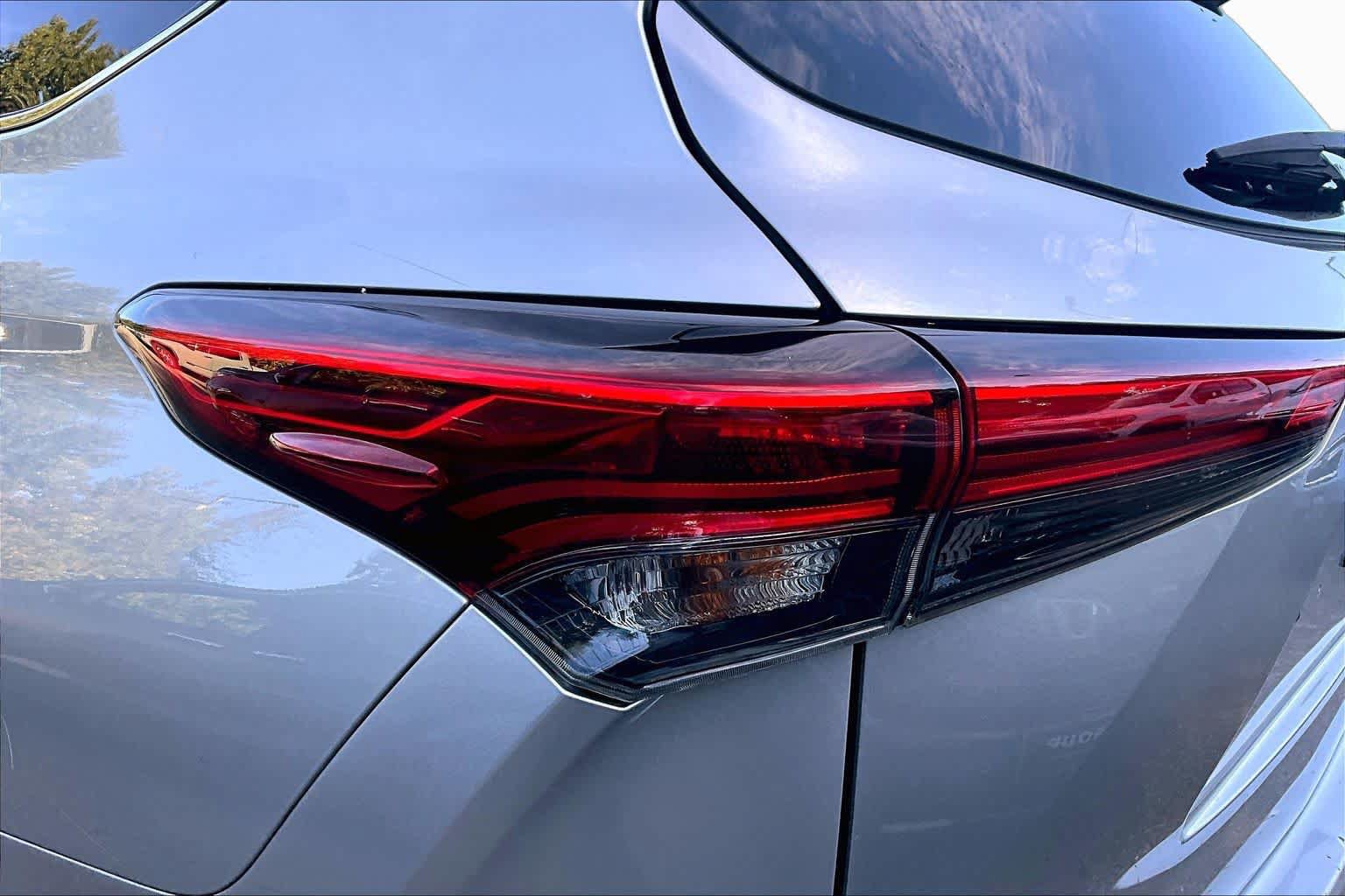 Used 2023 Toyota Highlander XLE AWD/4WD image 27