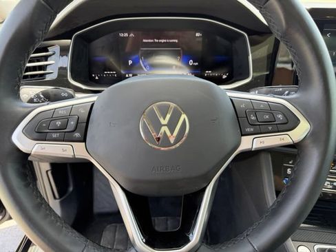 Used 2025 Volkswagen Jetta SE FWD image 13