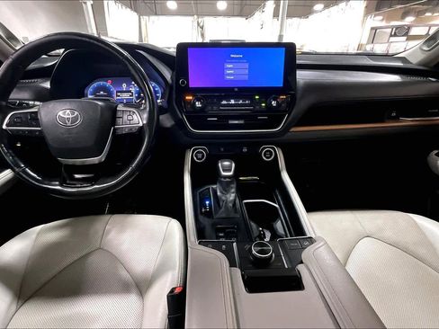 Used 2024 Toyota Grand Highlander Platinum image 15