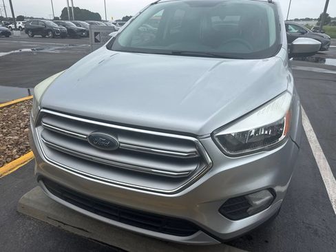 Used 2017 Ford Escape SE FWD image 2