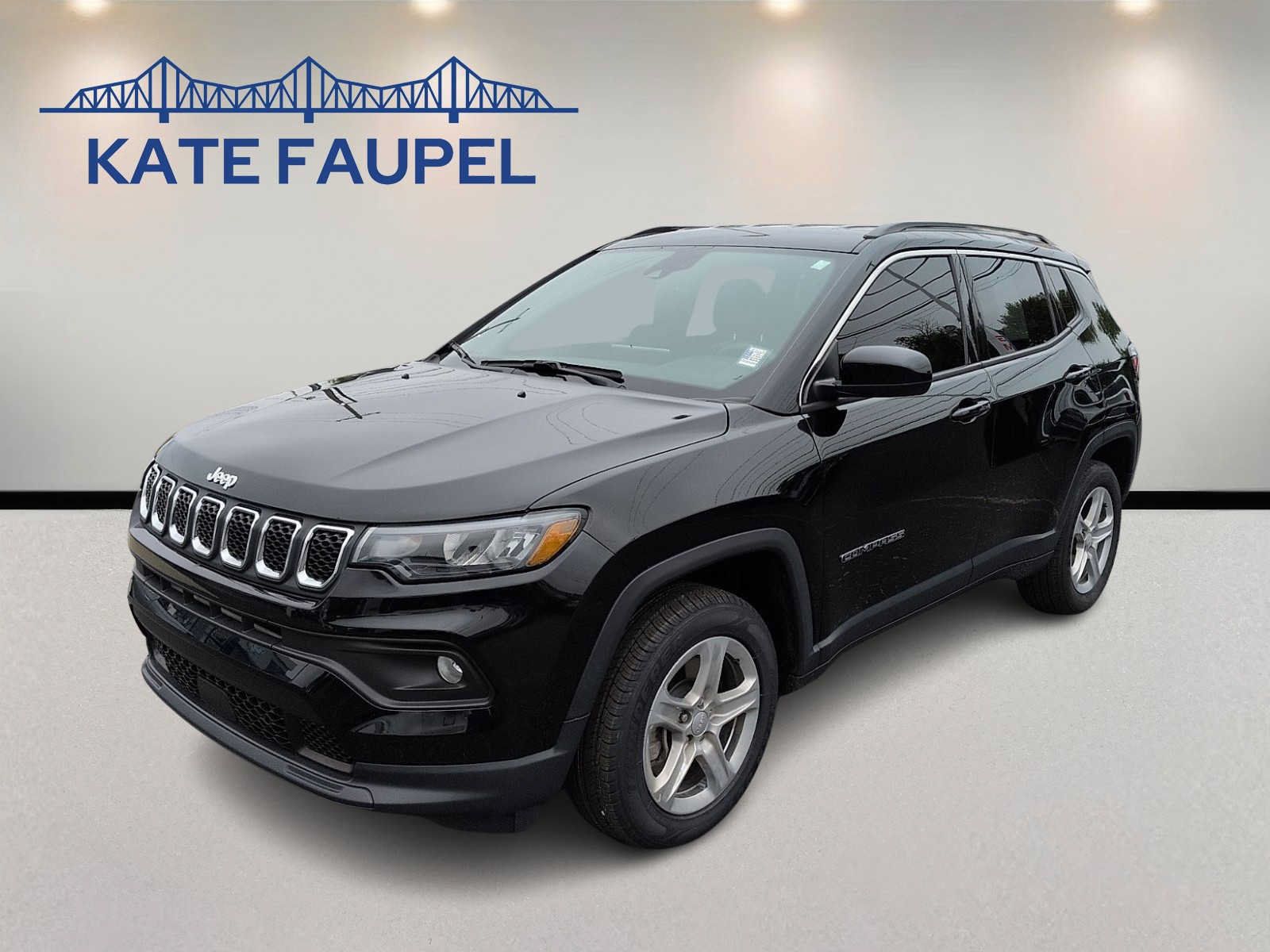 Used 2023 Jeep Compass Latitude w/ Convenience Group AWD/4WD image 3