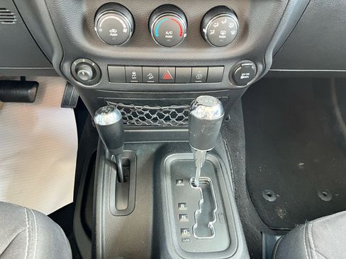 Used 2014 Jeep Wrangler Unlimited Sahara image 23