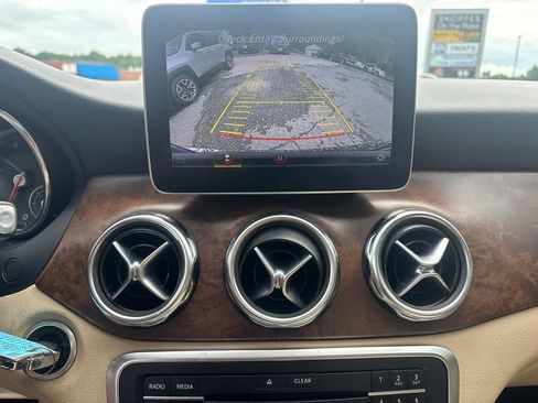 Used 2019 Mercedes-Benz GLA 250 4MATIC w/ Premium Package image 14