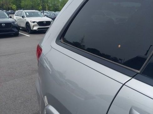 Used 2017 Jeep Grand Cherokee Altitude image 14