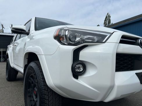 Used 2023 Toyota 4Runner SR5 Premium w/ SR5 Premium Package AWD/4WD image 33