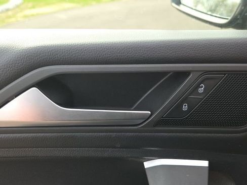 Used 2019 Volkswagen Tiguan SE image 21