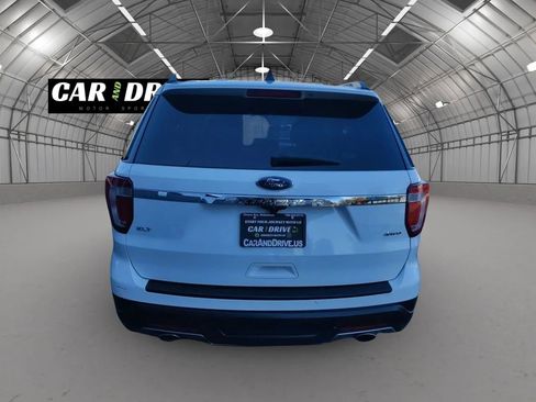 Used 2018 Ford Explorer XLT image 6