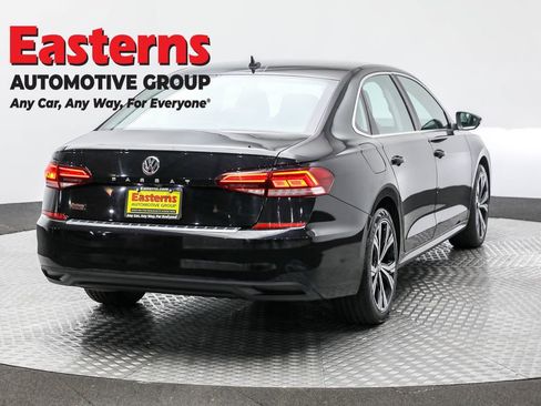 Used 2022 Volkswagen Passat 2.0T SE image 5