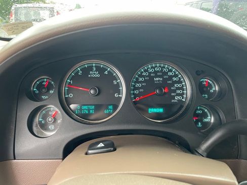 Used 2011 GMC Yukon XL SLT w/ SLT-2 Equipment Package AWD/4WD image 32
