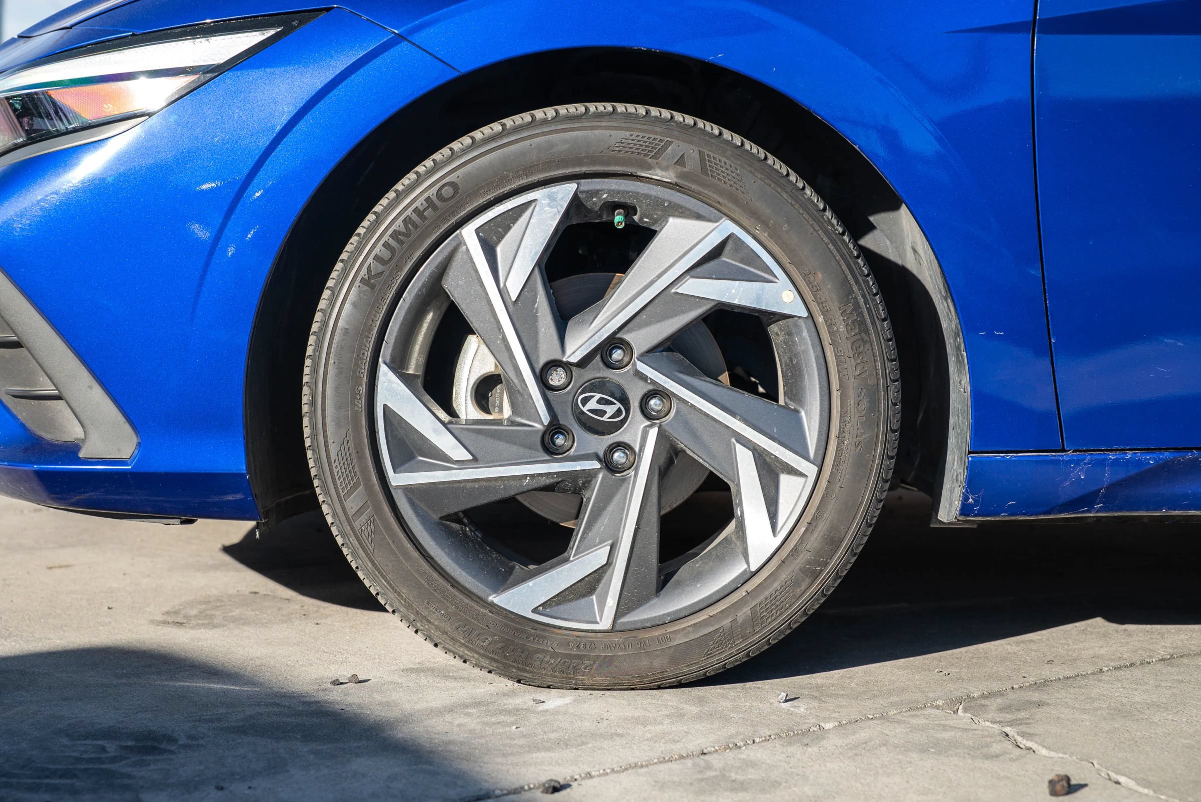 Used 2025 Hyundai Elantra Sport w/ Cargo Package FWD image 4