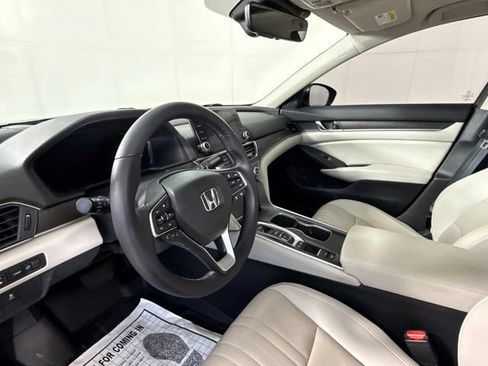 Used 2018 Honda Accord Touring image 14