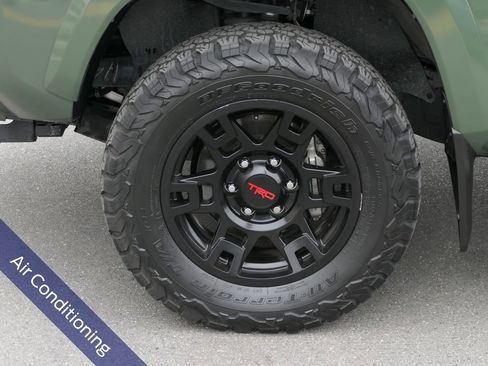 Used 2022 Toyota Tacoma TRD Sport w/ TRD Premium Sport Package RWD image 13