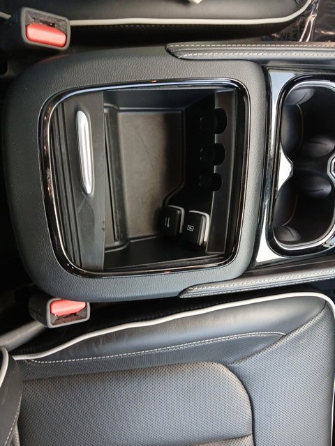Used 2025 Chrysler Pacifica Limited FWD image 44