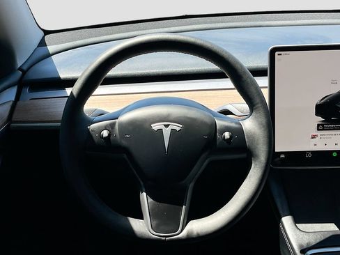 Used 2024 Tesla Model Y Long Range RWD image 11