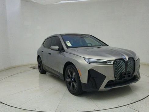 Used 2024 BMW iX xDrive50 w/ Premium Package image 62