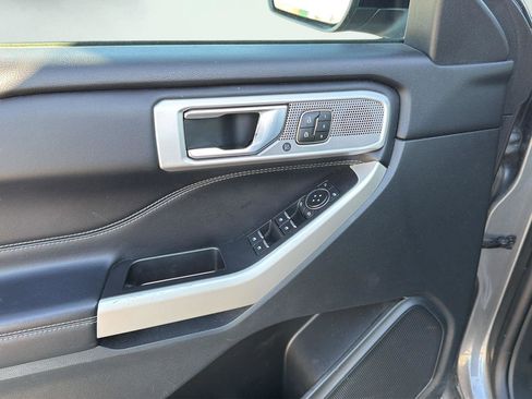 Used 2021 Ford Explorer Limited w/ Equipment Group 301A AWD/4WD image 10