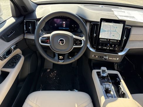 New 2026 Volvo XC90 B6 Plus w/ Protection Package Premier AWD/4WD image 18