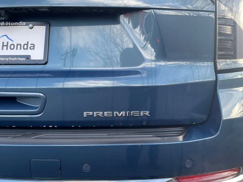 Used 2025 Chevrolet Suburban Premier image 12