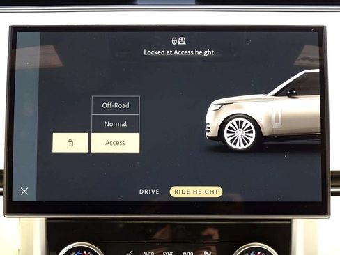 Used 2023 Land Rover Range Rover SE AWD/4WD image 18