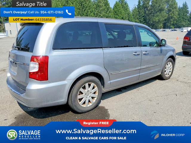 Used 2016 Chrysler Town & Country Touring FWD image 4